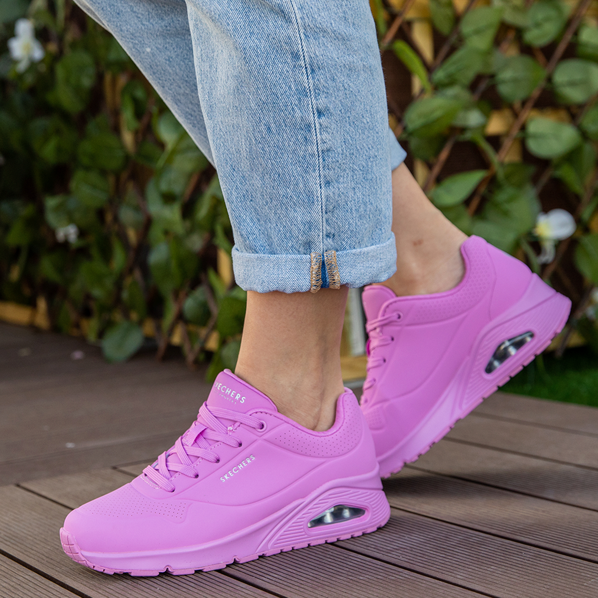 SKECHERS